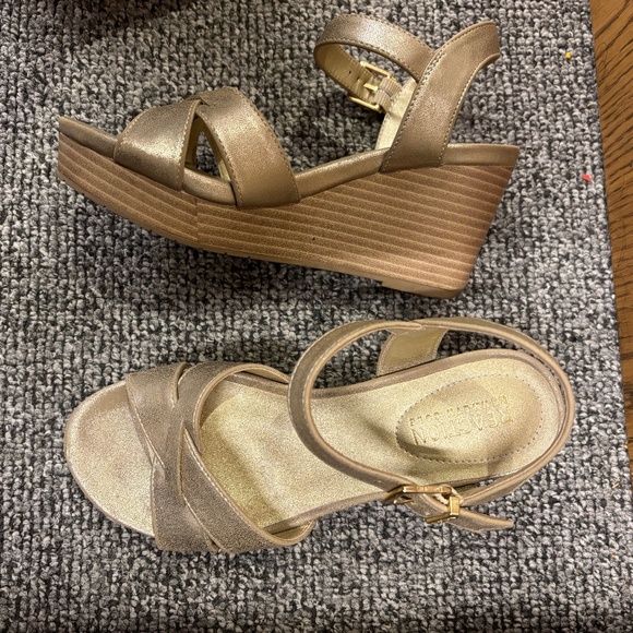 Kenneth Cole Reaction Wedge Sandals - Picture 1 of 5